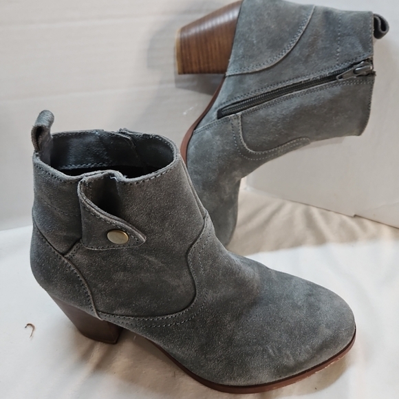 Diba Gray Suede Ankle Bootie Heeled Boots Size 7.5 - Picture 1 of 9